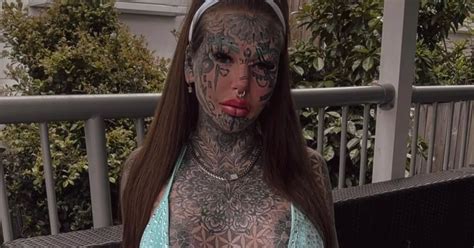 One of the worlds most tattooed women shares rare photos。